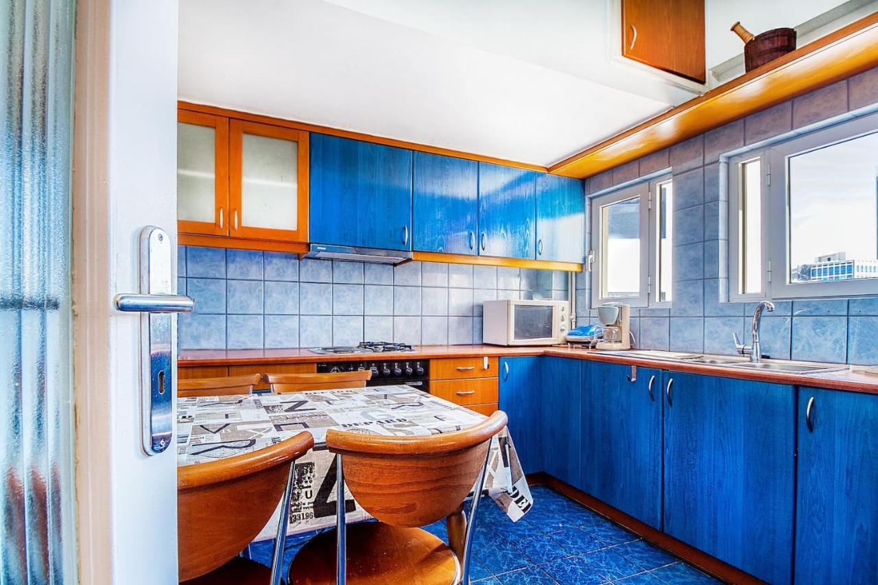 Spacious flat near Ampelokipoi metro station Atene Esterno foto