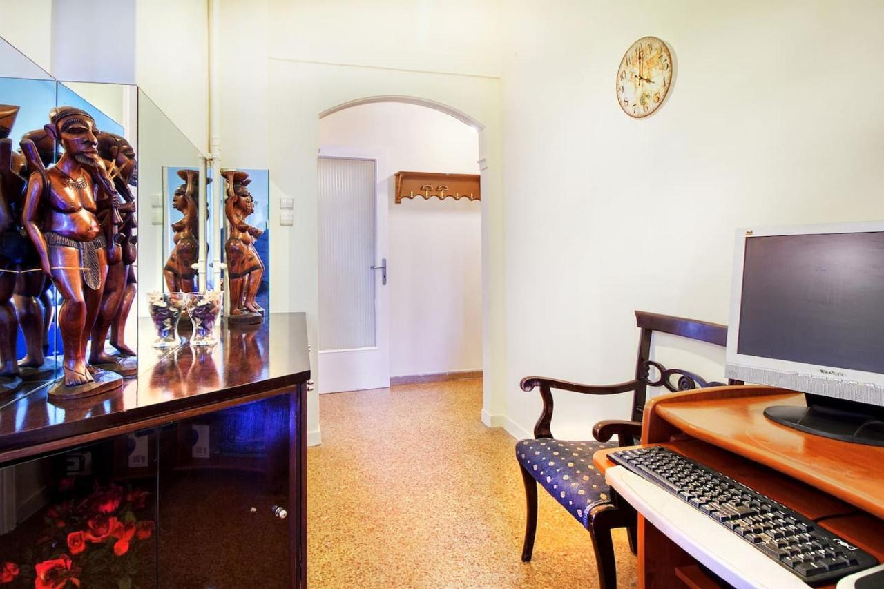 Spacious flat near Ampelokipoi metro station Atene Esterno foto