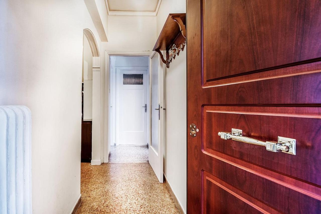 Spacious flat near Ampelokipoi metro station Atene Esterno foto